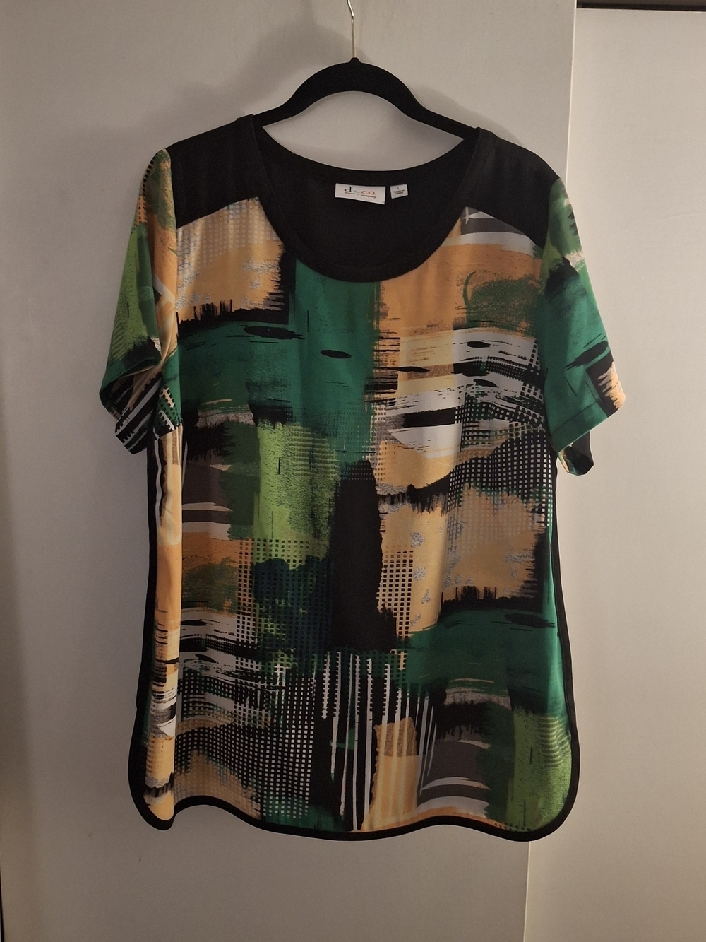 Denim + Company Women's Abstract Print Short Sleeve Top in Green and Mustard